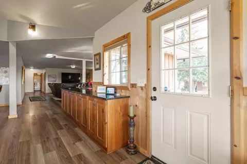 Entry Way - 32486 Modoc Point Rd, Chiloquin, OR 97624 photo 2 of 7