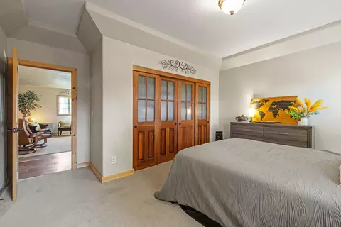 Bedroom - 32486 Modoc Point Rd, Chiloquin, OR 97624 photo 2 of 15