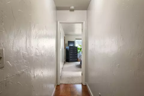 Entry Way - 32486 Modoc Point Rd, Chiloquin, OR 97624 photo 7 of 7