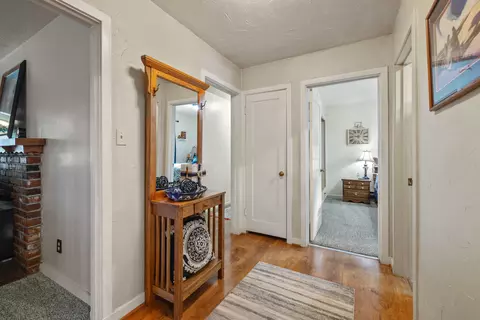 Entry Way - 32486 Modoc Point Rd, Chiloquin, OR 97624 photo 6 of 7