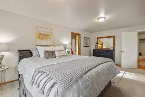 Bedroom - 32486 Modoc Point Rd, Chiloquin, OR 97624 photo 15 of 15
