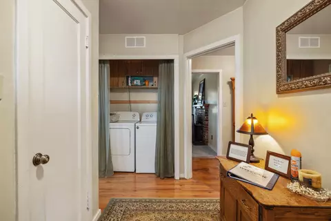 Entry Way - 32486 Modoc Point Rd, Chiloquin, OR 97624 photo 4 of 7