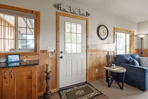 Entry Way - 32486 Modoc Point Rd, Chiloquin, OR 97624 photo 1 of 7