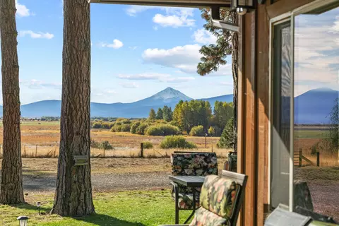 Exterior - 32486 Modoc Point Rd, Chiloquin, OR 97624 photo 4 of 45