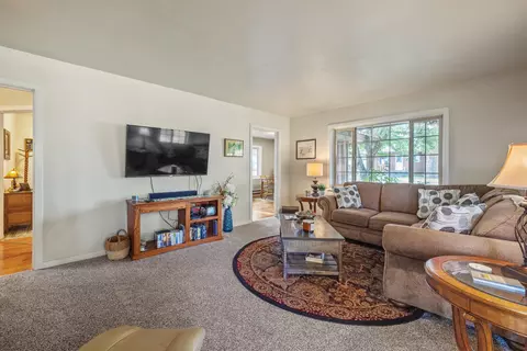 Living - 32486 Modoc Point Rd, Chiloquin, OR 97624 photo 13 of 14
