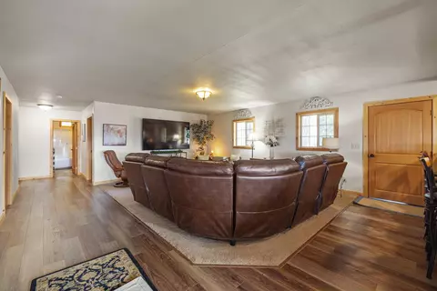 Living - 32486 Modoc Point Rd, Chiloquin, OR 97624 photo 6 of 14