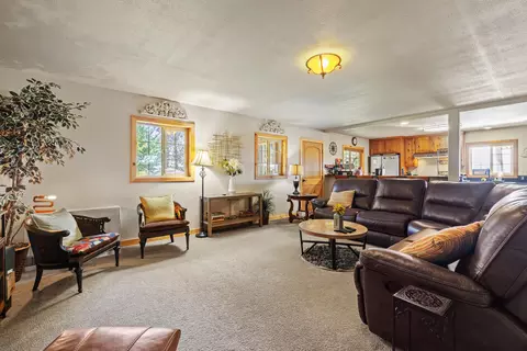 Living - 32486 Modoc Point Rd, Chiloquin, OR 97624 photo 9 of 14