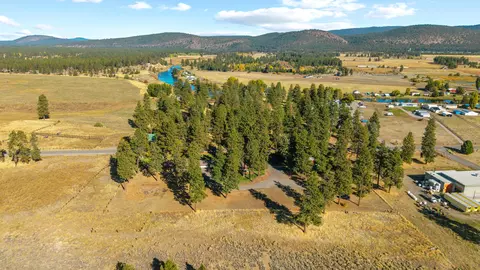 View/Area - 32486 Modoc Point Rd, Chiloquin, OR 97624 photo 9 of 11