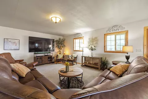 Living - 32486 Modoc Point Rd, Chiloquin, OR 97624 photo 7 of 14