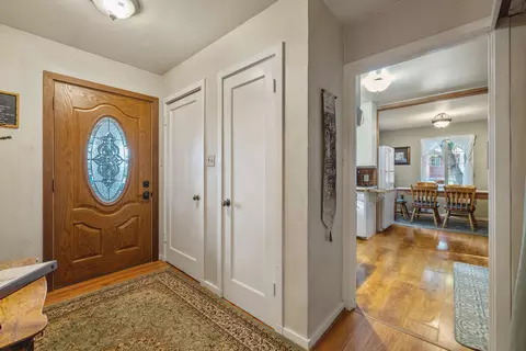 Entry Way - 32486 Modoc Point Rd, Chiloquin, OR 97624 photo 5 of 7