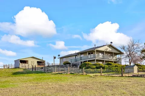 896 SE Dover Ln, Madras, OR 97741