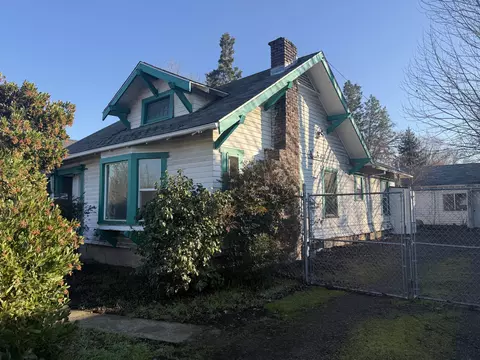 1031 W 10th St, Medford, OR 97501