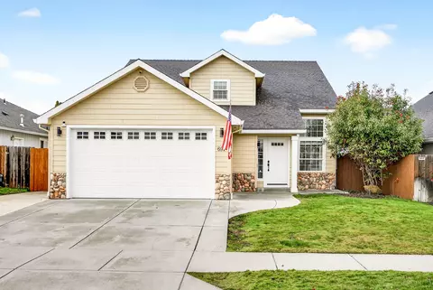 691 Spring Valley Dr, Medford, OR 97501