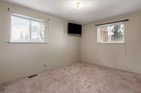 Bedroom - 62946 Florence Dr, Bend, OR 97701 photo 2 of 2