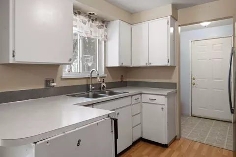Kitchen - 62946 Florence Dr, Bend, OR 97701 photo 2 of 2