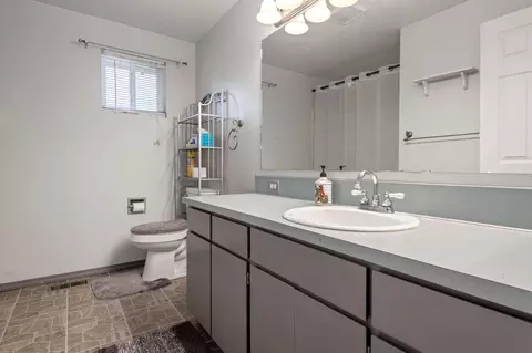 Bath - 62946 Florence Dr, Bend, OR 97701 photo 1 of 2