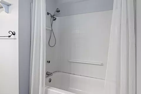 Bath - 62946 Florence Dr, Bend, OR 97701 photo 2 of 2