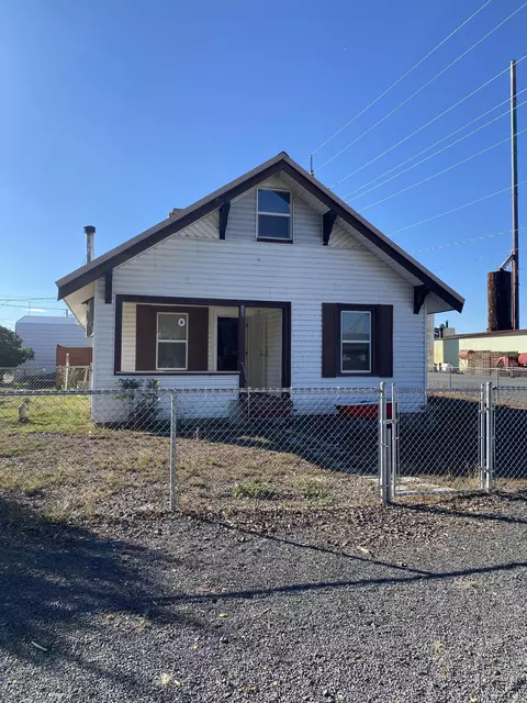 332 N Madison St, Merrill, OR 97633