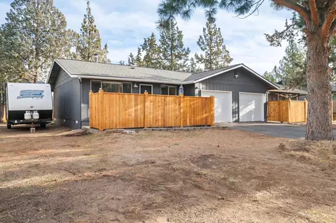 Exterior - 546 SE Centennial St, Bend, OR 97702 photo 2 of 8