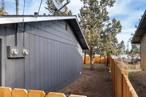 Exterior - 546 SE Centennial St, Bend, OR 97702 photo 4 of 8
