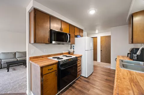 Kitchen - 546 SE Centennial St, Bend, OR 97702 photo 4 of 7