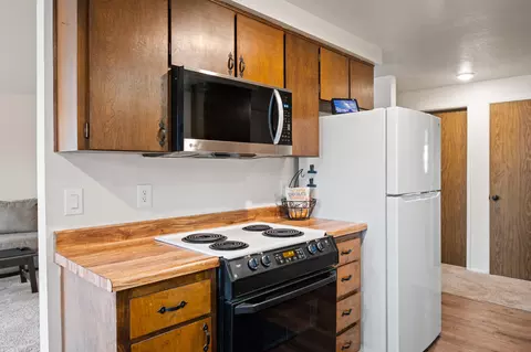 Kitchen - 546 SE Centennial St, Bend, OR 97702 photo 5 of 7