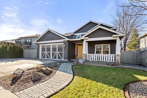 3640 Creek View Dr, Medford, OR 97504