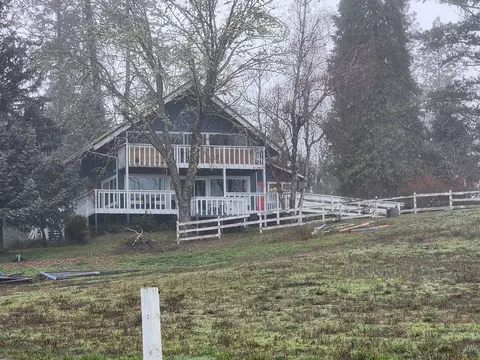 250 Bolt View Rd, Grants Pass, OR 97527