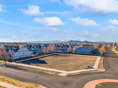 NW Elm Avenue, Redmond, OR 97756