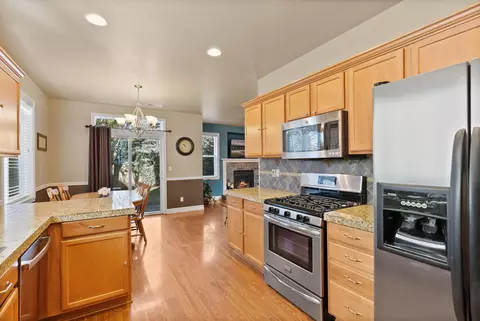 Kitchen - 19556 Sager Loop, Bend, OR 97702 photo 3 of 4
