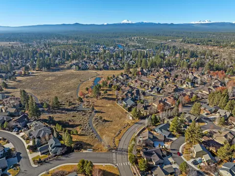 View/Area - 19556 Sager Loop, Bend, OR 97702 photo 4 of 12