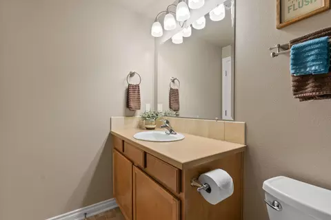Bath - 19556 Sager Loop, Bend, OR 97702 photo 3 of 3