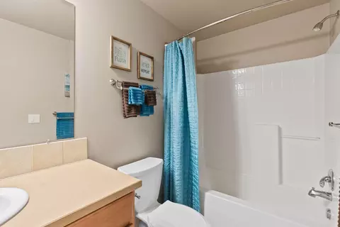 Bath - 19556 Sager Loop, Bend, OR 97702 photo 2 of 3