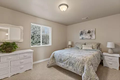Bedroom - 19556 Sager Loop, Bend, OR 97702 photo 3 of 4