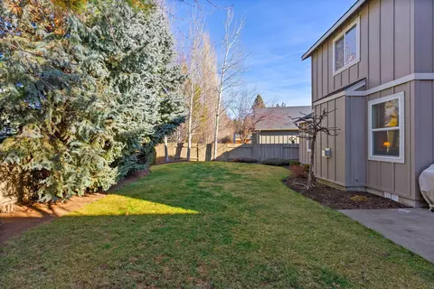 Exterior - 19556 Sager Loop, Bend, OR 97702 photo 8 of 14