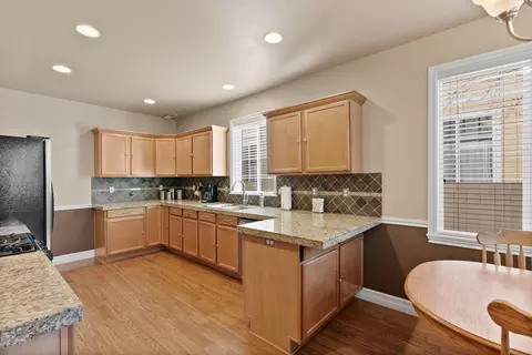 Kitchen - 19556 Sager Loop, Bend, OR 97702 photo 1 of 4