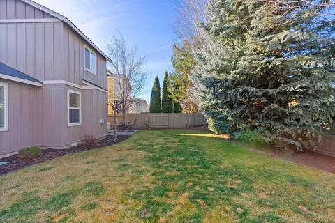 Exterior - 19556 Sager Loop, Bend, OR 97702 photo 7 of 14