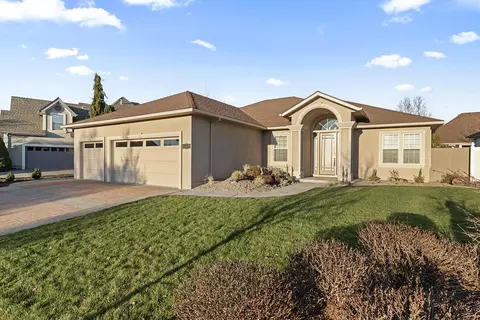 839 St Andrews Way, Eagle Point, OR 97524