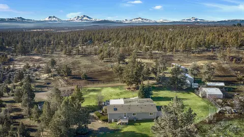 69975 Holmes Rd, Sisters, OR 97759