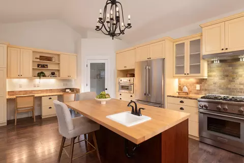 Kitchen - 19085 NW Mt Hood Pl, Bend, OR 97703 photo 3 of 7