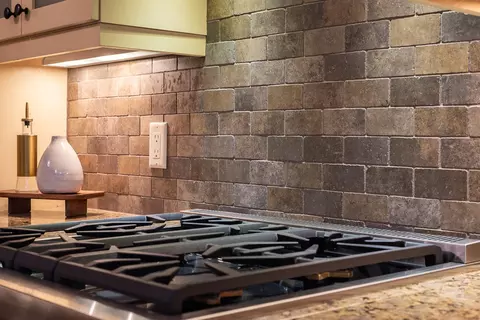 Kitchen - 19085 NW Mt Hood Pl, Bend, OR 97703 photo 6 of 7