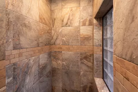 Bath - 19085 NW Mt Hood Pl, Bend, OR 97703 photo 4 of 8