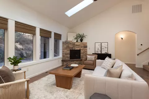 Living - 19085 NW Mt Hood Pl, Bend, OR 97703 photo 2 of 4