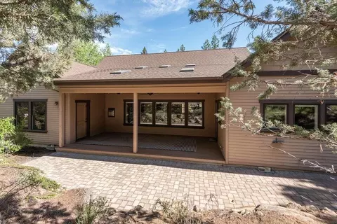 Exterior - 19085 NW Mt Hood Pl, Bend, OR 97703 photo 4 of 9