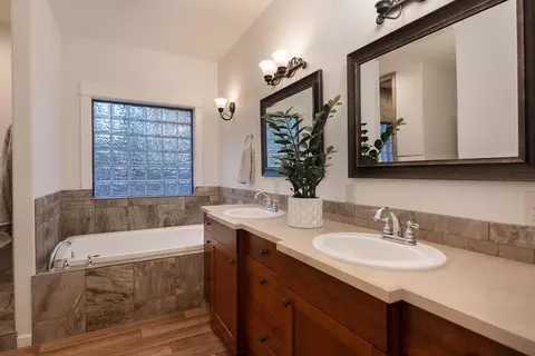 Bath - 19085 NW Mt Hood Pl, Bend, OR 97703 photo 2 of 8