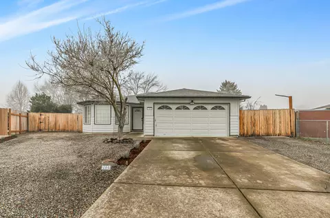 105 Queens Gate Ct, Central Point, OR 97502