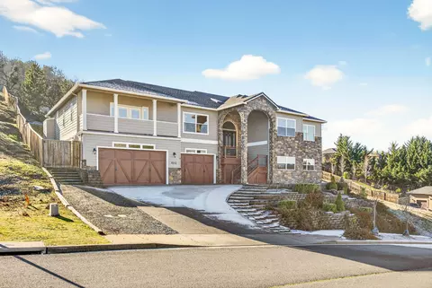 4642 Hathaway Dr, Medford, OR 97504