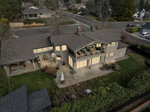 2798 Yvonne Rd, Medford, OR 97504