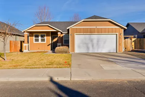 3115 SW Peridot Ave, Redmond, OR 97756