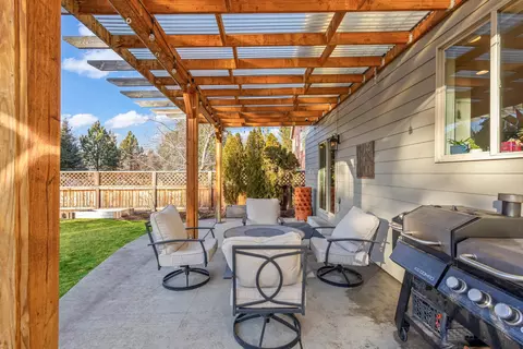 Exterior - 63471 Stacy Ln, Bend, OR 97701 photo 3 of 12